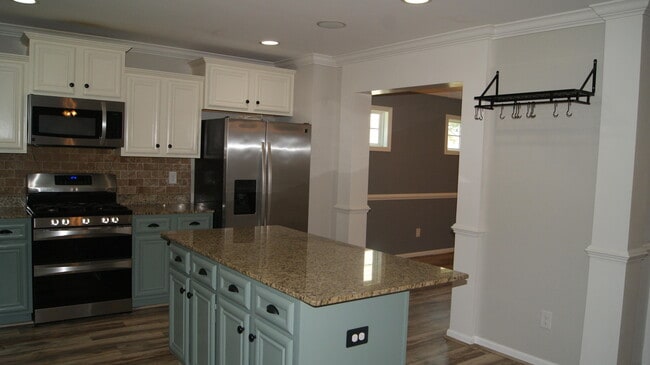 Building Photo - 375 Niblick Dr