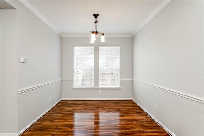 Building Photo - 321 Shea Dr