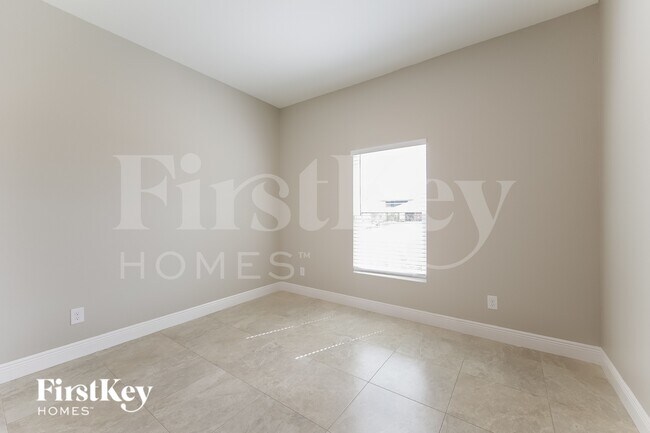 Building Photo - 3757 NE 14th Ave