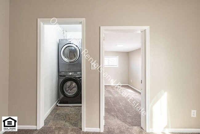 Building Photo - 731 3rd St