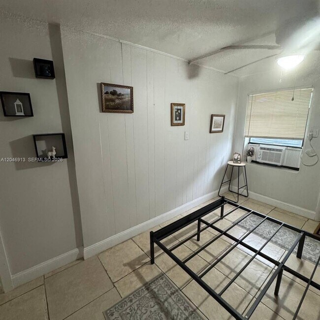 Building Photo - 1212 NW 11th Ct