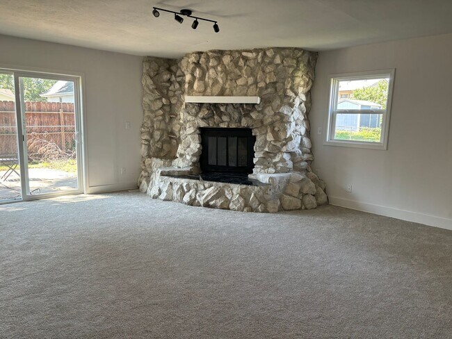 Building Photo - 924 S Madison St