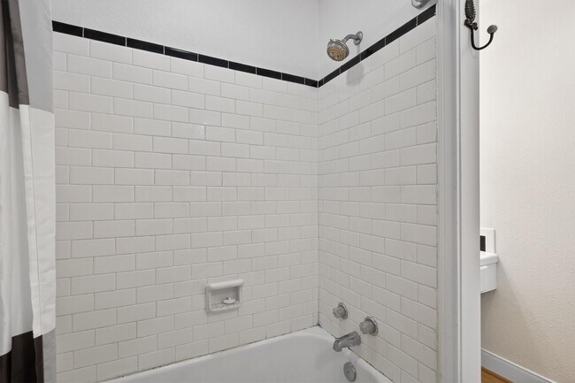 Building Photo - 5611 Fraser Ave