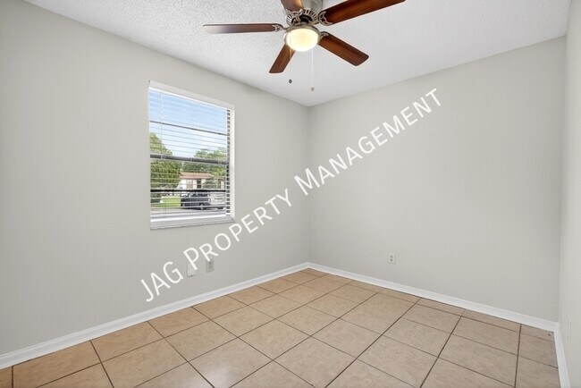 Building Photo - 482 Bentwood Ln