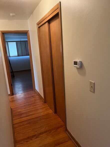 Building Photo - 426 Rushmore Ln