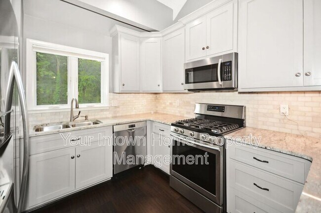 Building Photo - 1415 N Druid Hills Rd NE