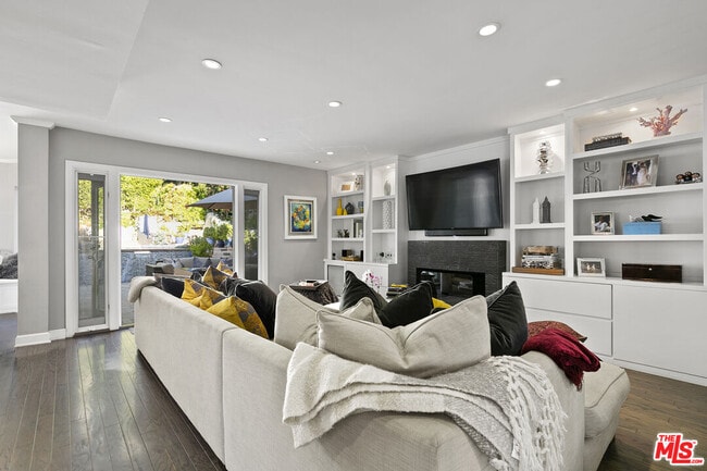 Building Photo - 5176 Don Pio Dr