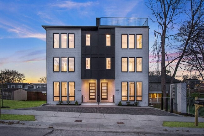 Building Photo - Stunning 4 Bedroom Home w/ Rooftop Deck Close to Downtown Nashville