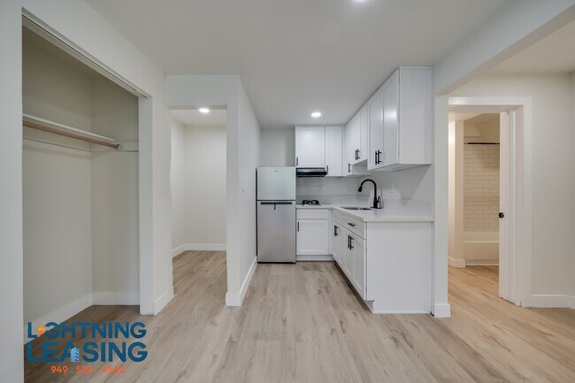 Building Photo - 428 S Venice Blvd