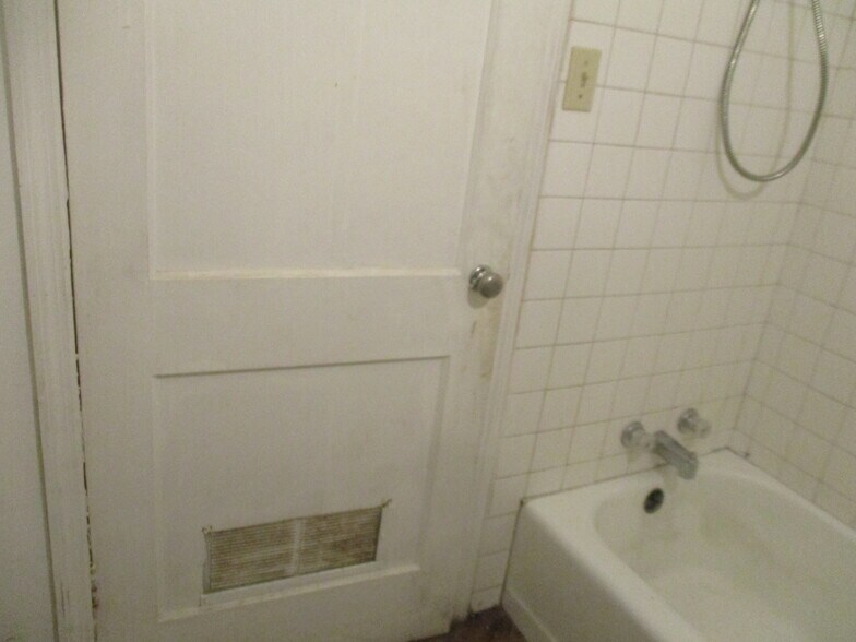 Building Photo - 43 E Main St