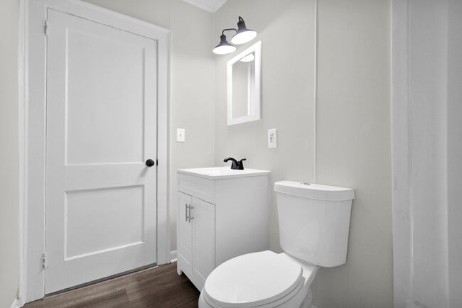 Building Photo - 216 Hawthrone