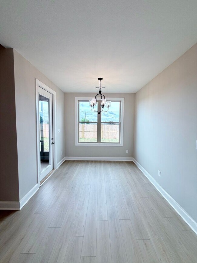 Building Photo - 204 Farmland Cir