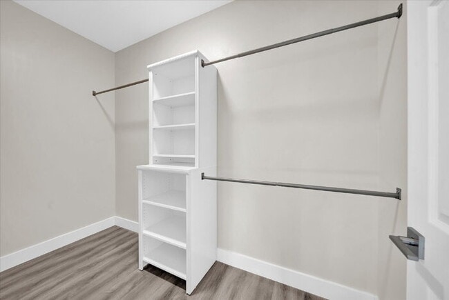 Building Photo - 15401 Adelay Ct