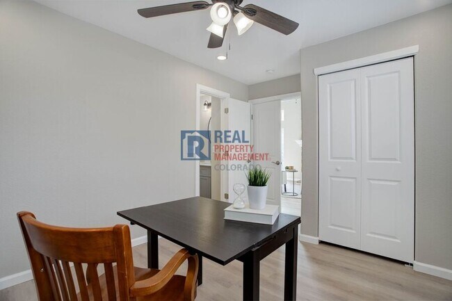Building Photo - 5934 Instone Cir
