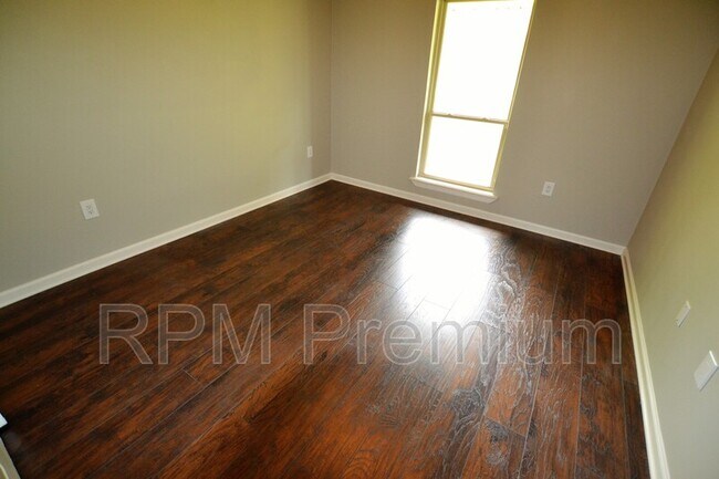 Building Photo - 3147 Little Farms Dr