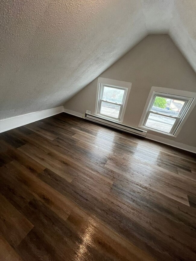 Building Photo - Cozy 3 bedroom 1 bath house