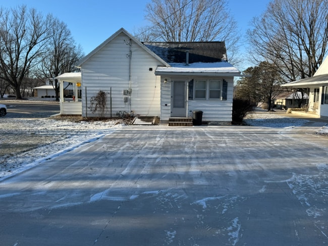 Building Photo - 221 4th St SW