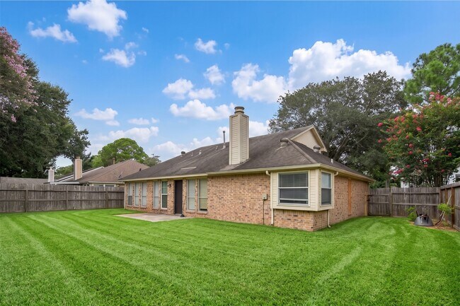 Building Photo - 21627 Park Brook Dr