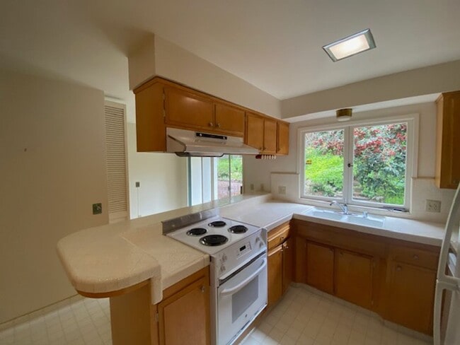 Building Photo - 3093 Hermitage Rd