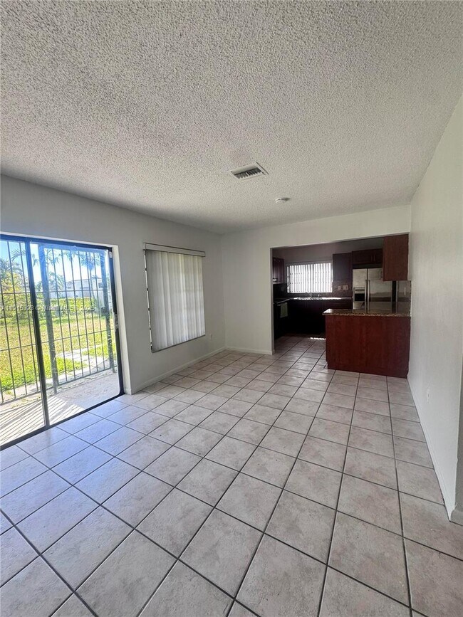 Building Photo - 2715 SW 119th Ct