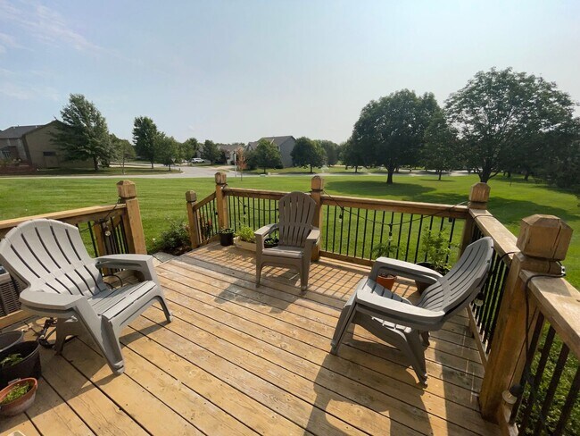 Building Photo - 4 Bedroom, 3 1/2 bathroom in Olathe!