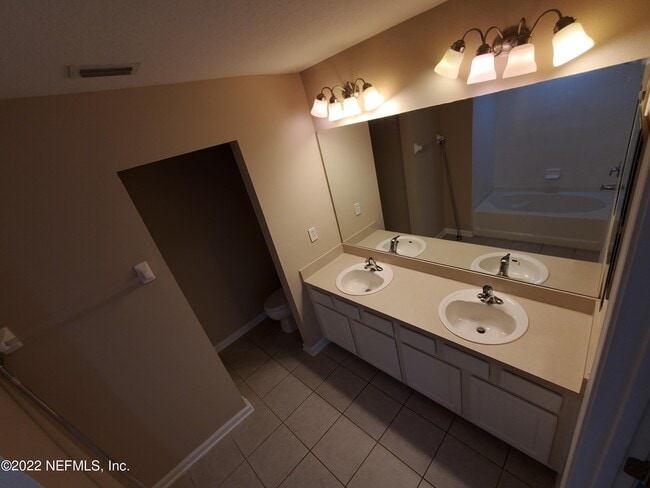 Building Photo - 4856 Parkhurst Pl