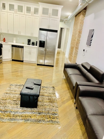 Building Photo - 1893 Pacific St