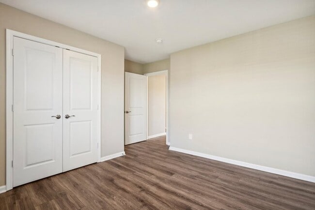 Building Photo - Fantastic 5bd/3ba home! Let yourself in!