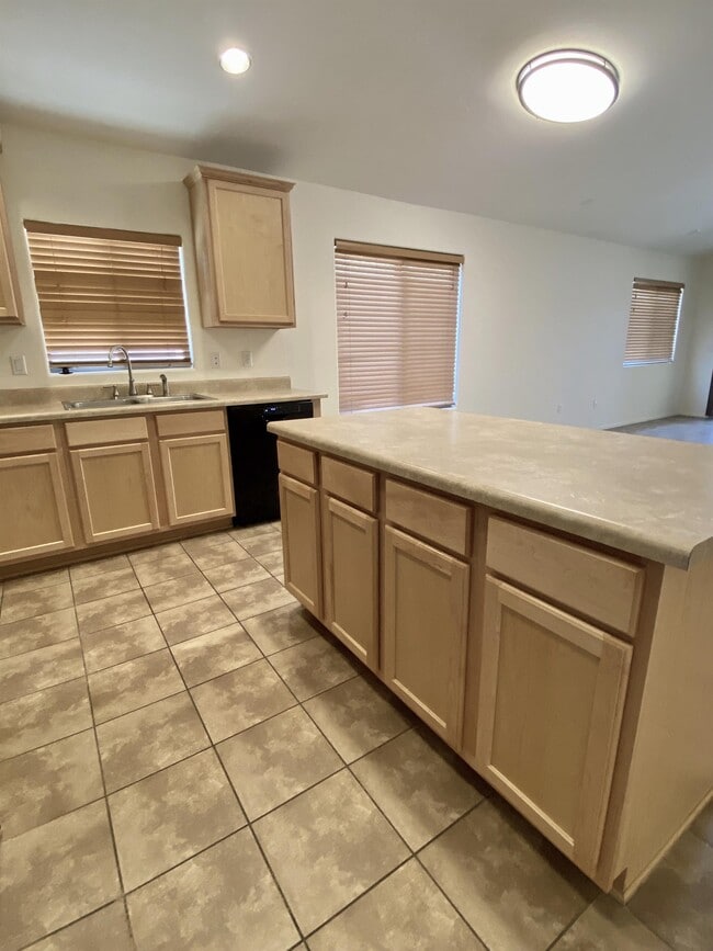 Building Photo - 8771 N Finfrock Dr