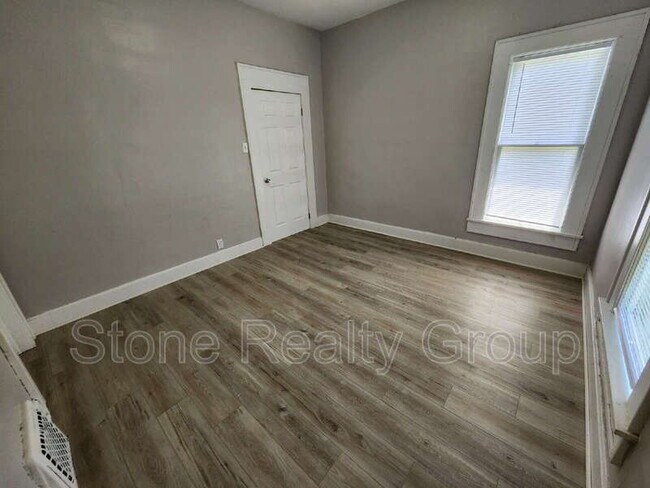 Building Photo - 2118 2nd Ave