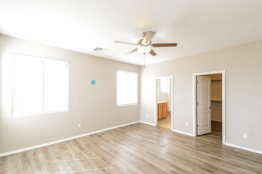 Building Photo - 865 E Stottler Dr