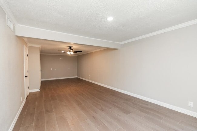 Building Photo - 185 El Pinto