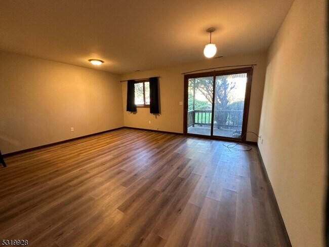 Building Photo - 1 Beaver Creek Dr