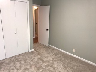 Building Photo - Newly renovated Unit Close to Downtown!
