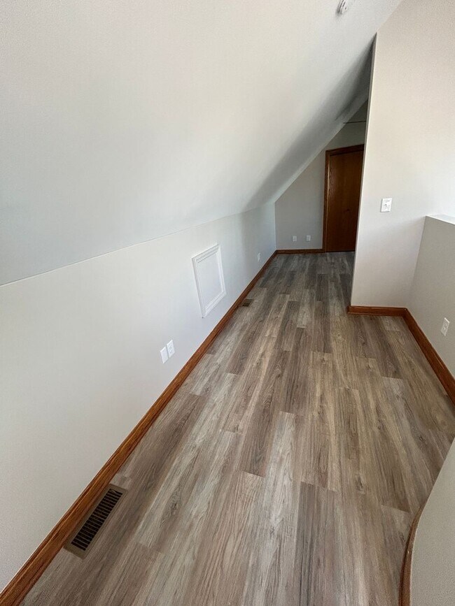 Building Photo - Bear Trax Real Estate