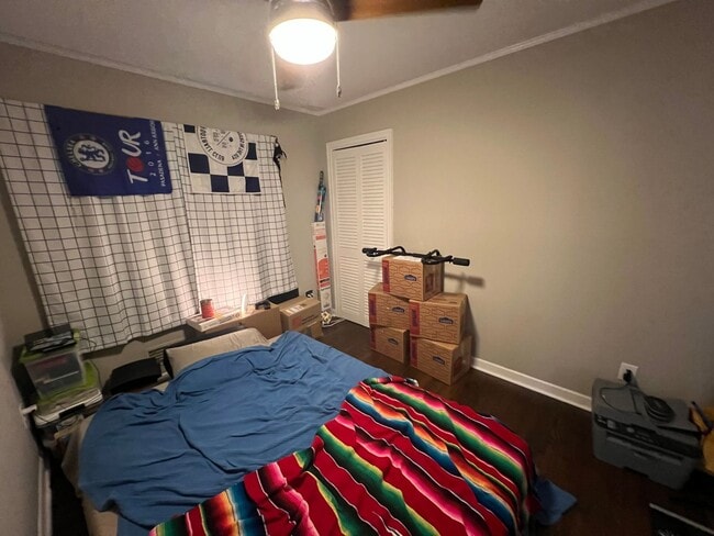 Building Photo - Awesome Green Acres Home!