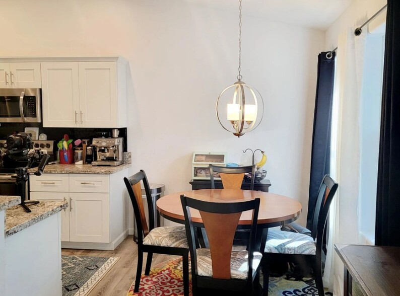 Dining Area - 1138 Breen St