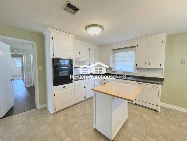 Building Photo - 3904 S Rd