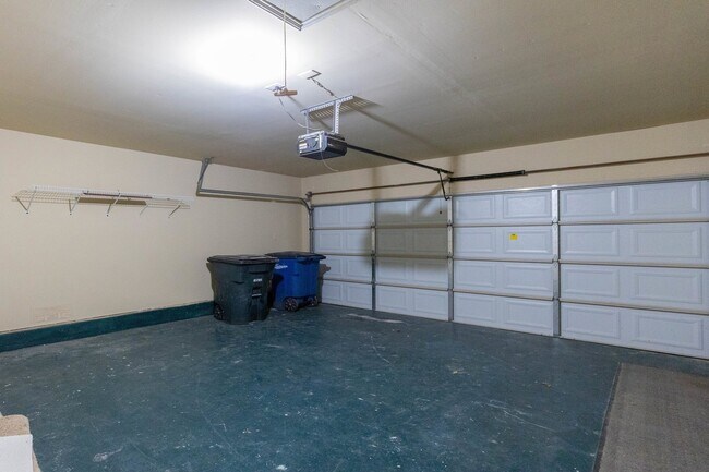 Building Photo - 2476 Medina Dr