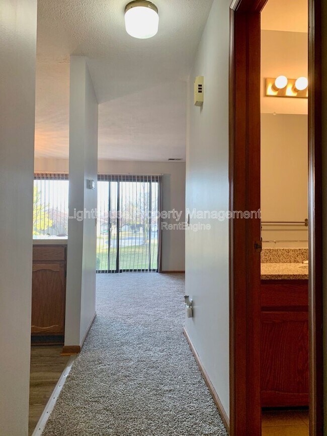 Building Photo - 6691 Boca Vista Dr NE