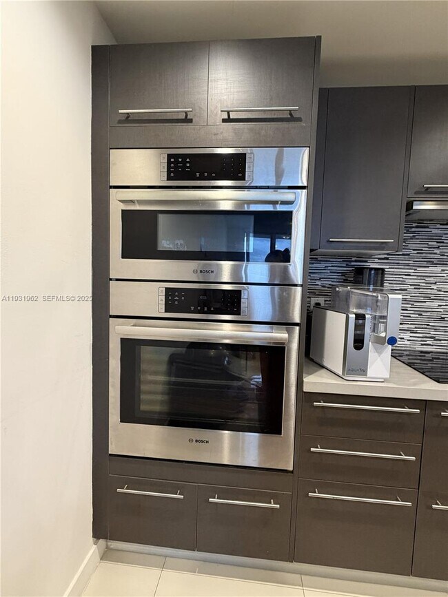 Building Photo - 7661 NW 107th Ave