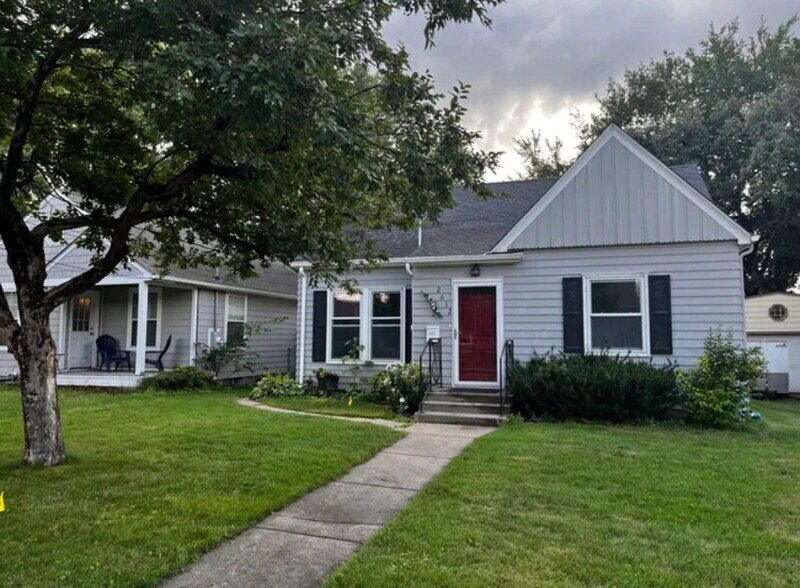 Primary Photo - 2632 Toledo Ave S