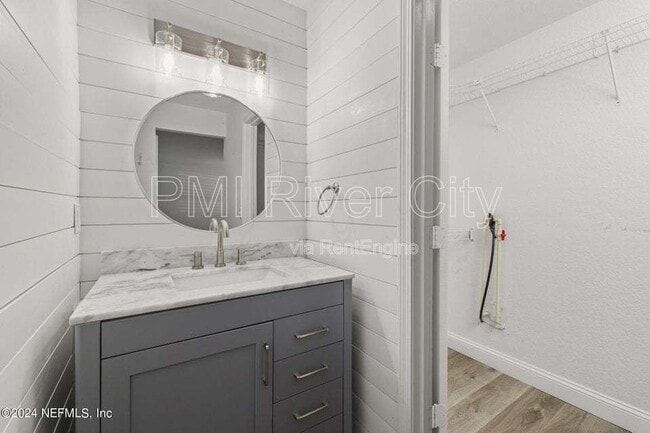 Building Photo - 908 Shoreline Cir