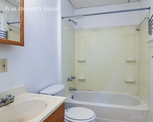 Building Photo - 2318 Chickasaw St