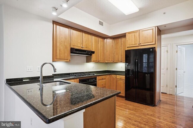 Building Photo - 10401 Strathmore Park Ct
