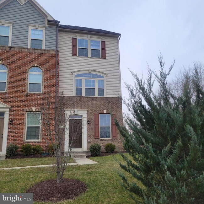 Building Photo - 2922 Glendale Ave