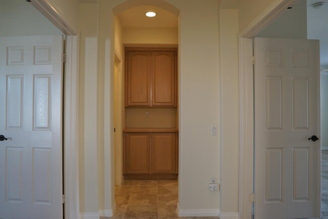 Building Photo - 1816 Pintura Cir W