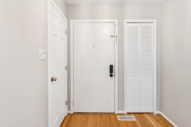 Building Photo - This is Reston living at its finest!