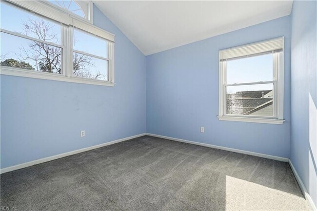 Building Photo - 1329 Thamesford Dr