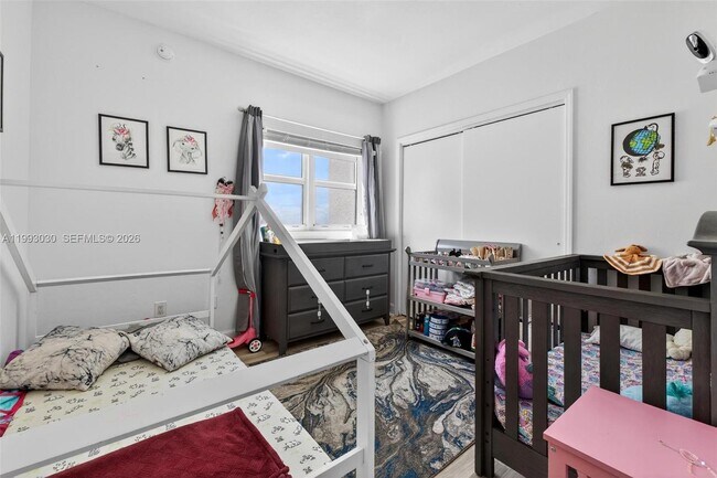 Building Photo - 15051 Royal Oaks Ln